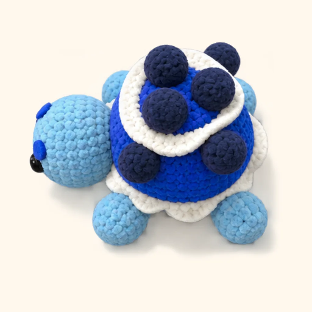 Blueberry turtle crochet assembly: attach the back blueberries