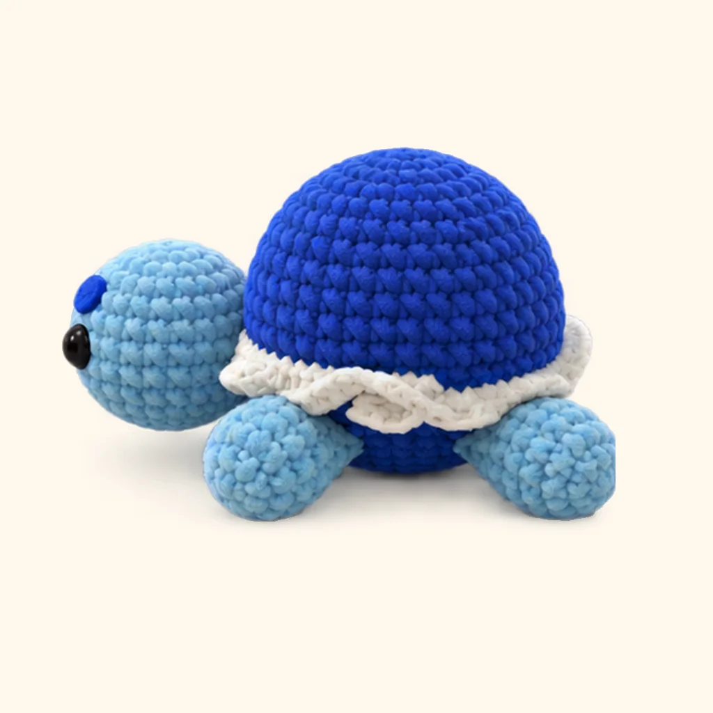 Blueberry turtle crochet assembly: attach the shell ruffle (back half)
