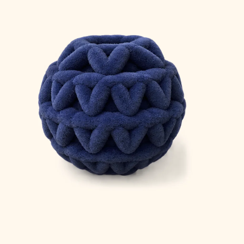 Blueberry turtle amigurumi: the finished side blueberry