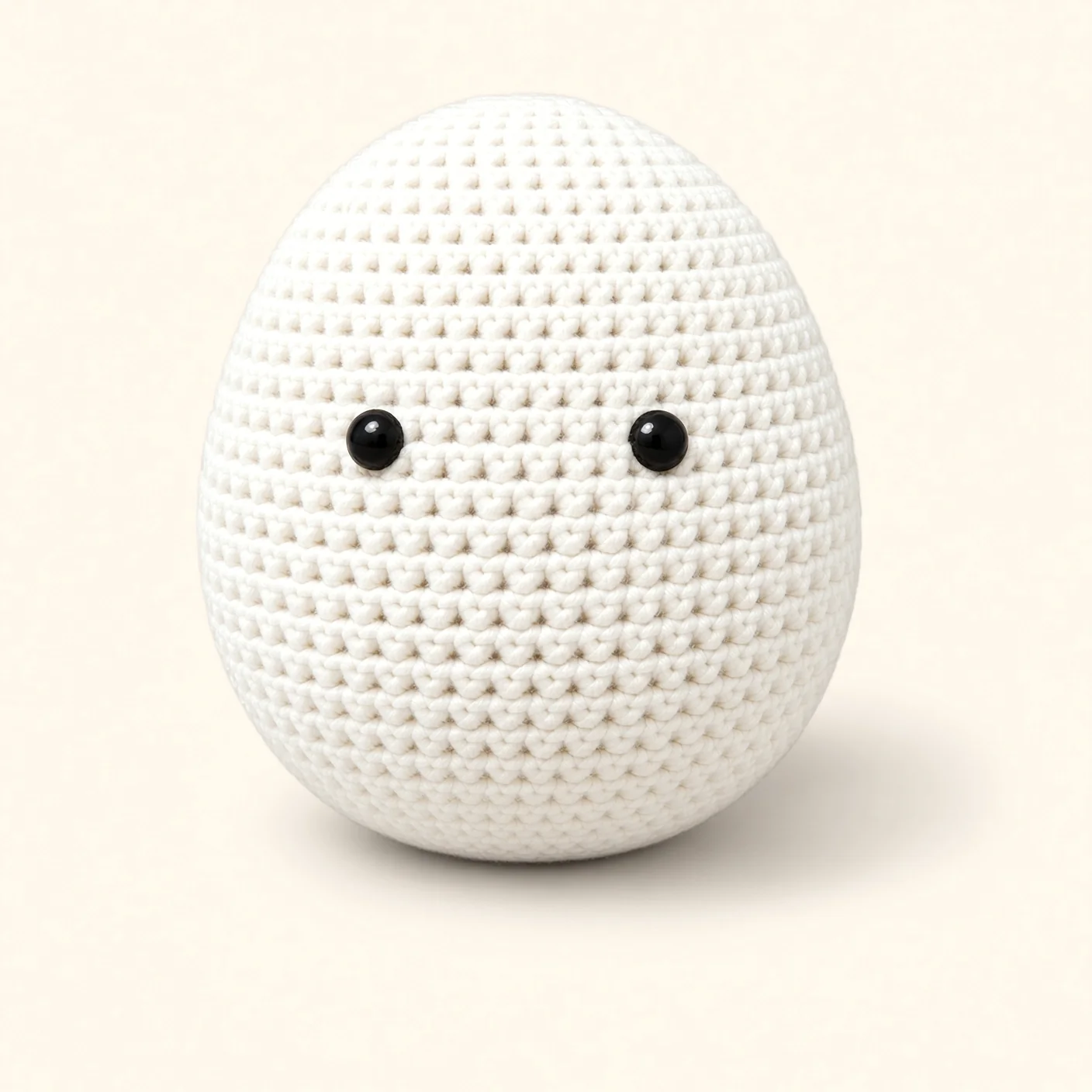 Chicken amigurumi: the finished body (head and body in one)