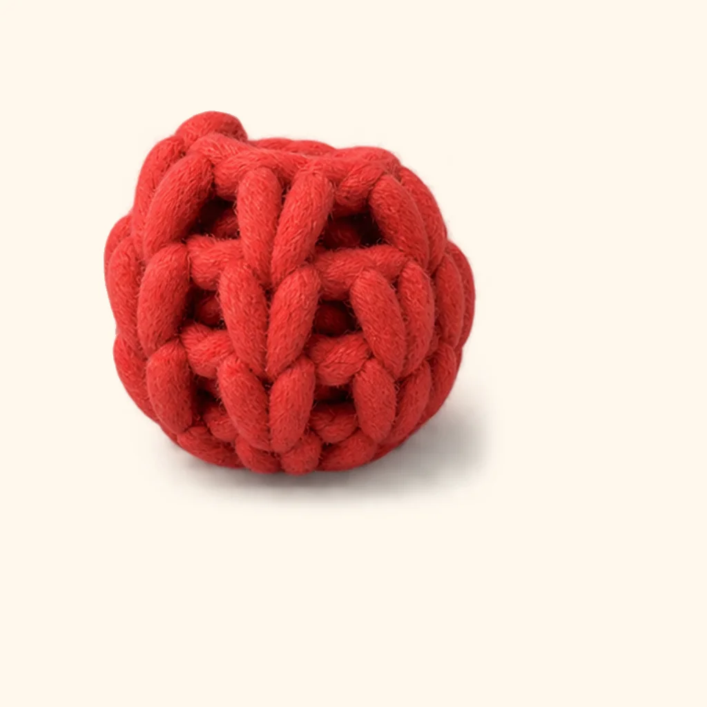 Christmas tree amigurumi: the finished red bauble (lower)