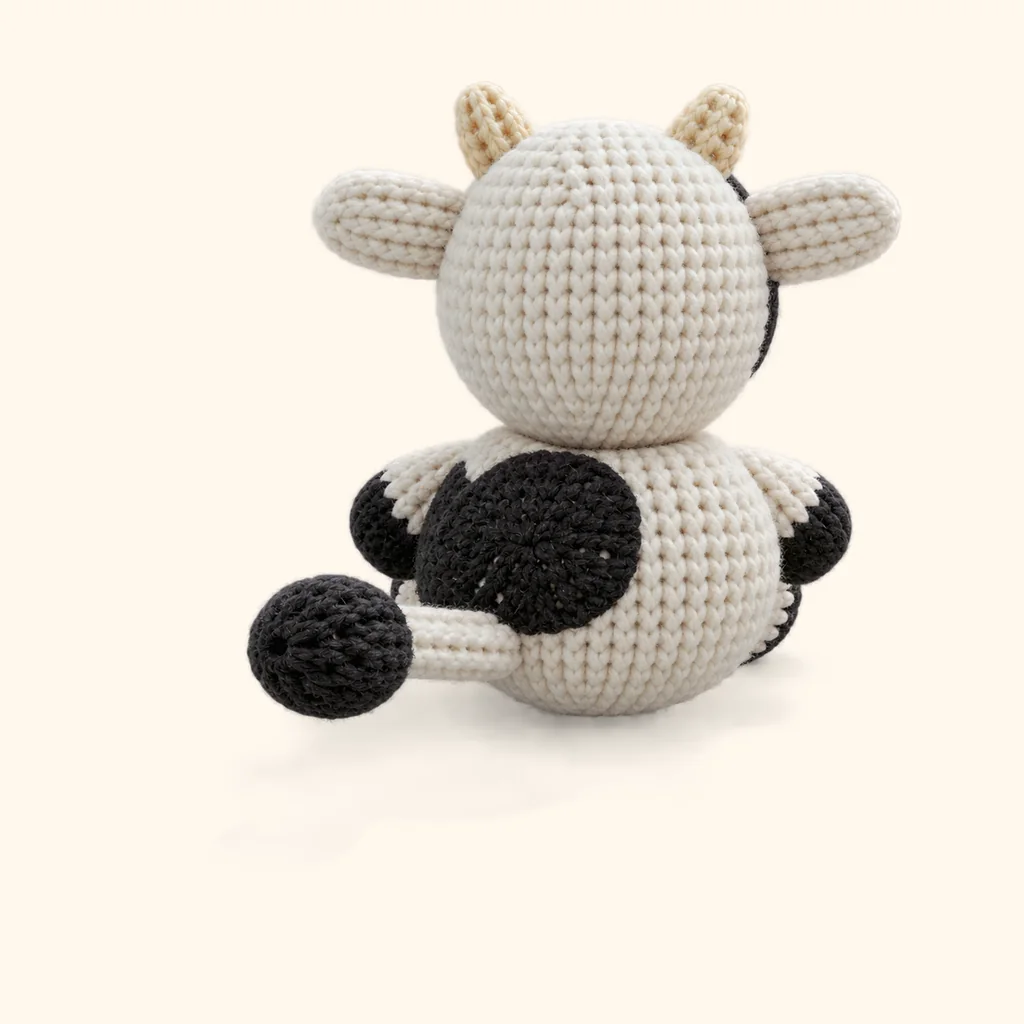Cow crochet assembly: attach the upper back spot