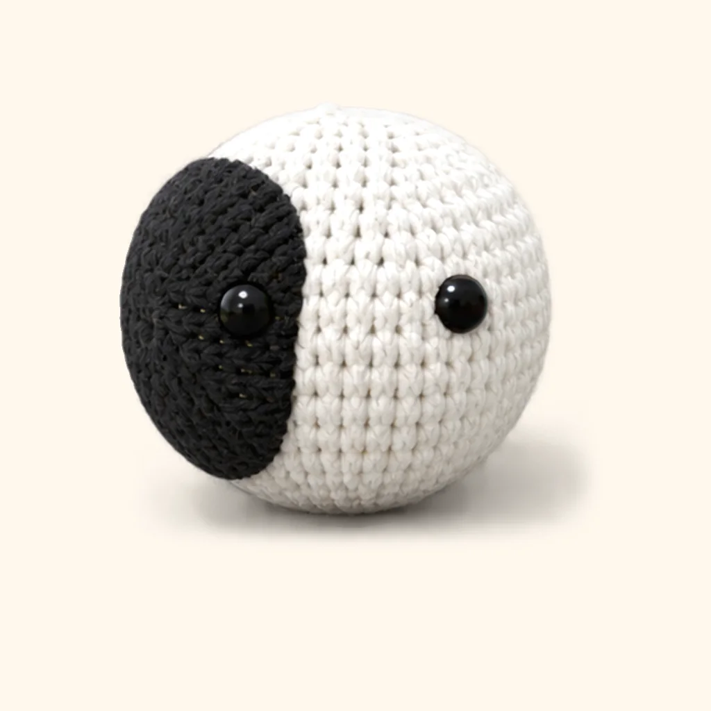 Cow amigurumi: the finished head