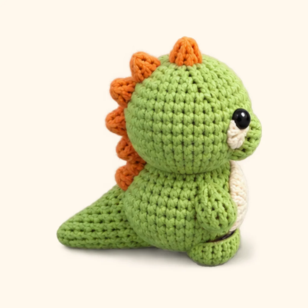 Dinosaur crochet assembly: attach the lowest spike