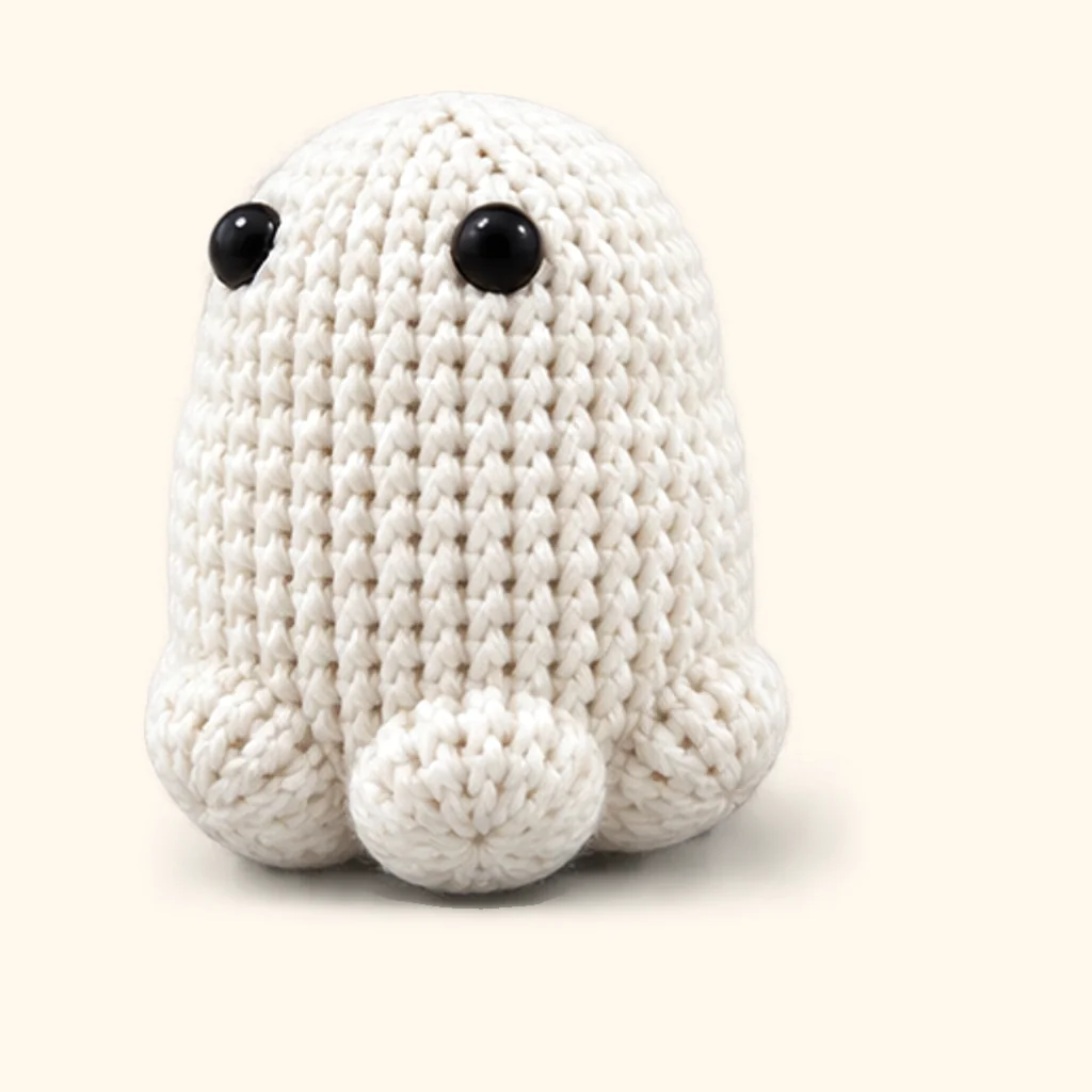 Kawaii ghost crochet assembly: attach the hem lobes