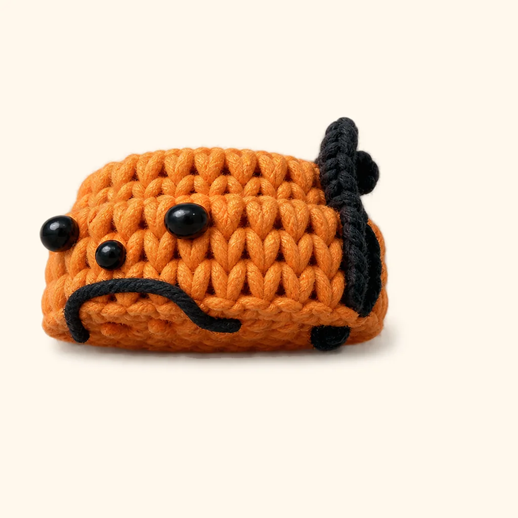 Kawaii ghost crochet assembly: sew the pumpkin teeth