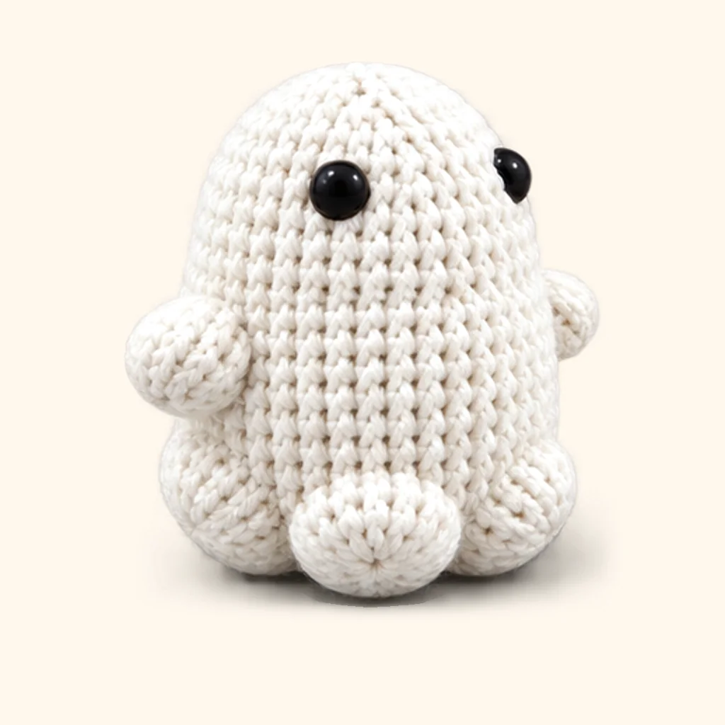 Kawaii ghost crochet assembly: attach the arms
