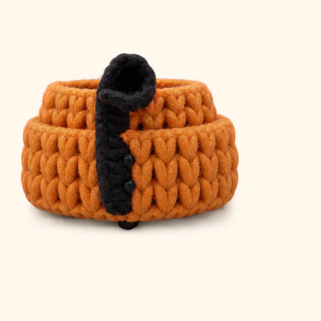 Kawaii ghost crochet assembly: attach the bucket handle