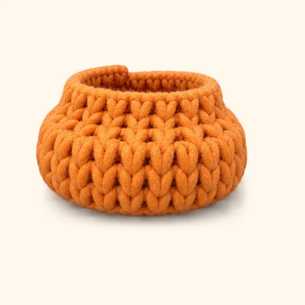 Kawaii ghost amigurumi: the finished pumpkin bucket