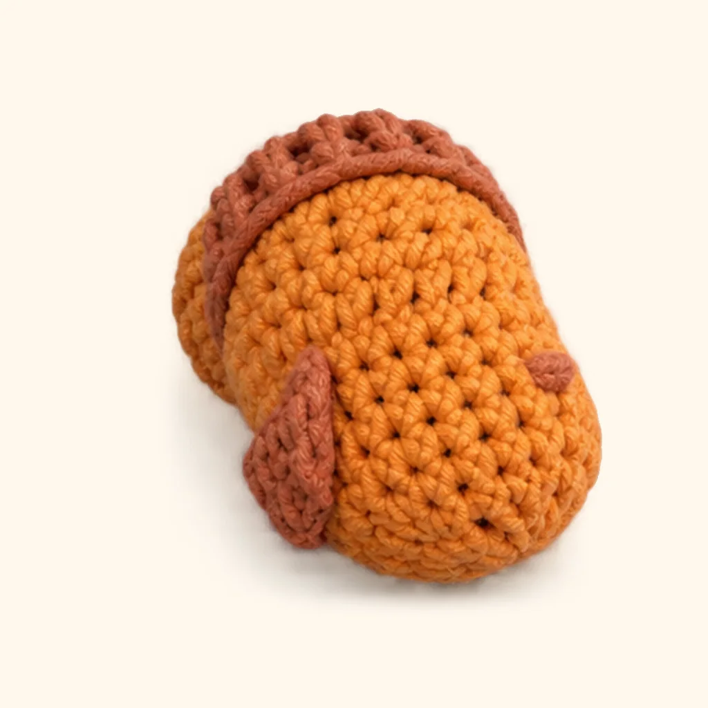 Orange tabby kitten crochet assembly: wrap the tail stripe 2