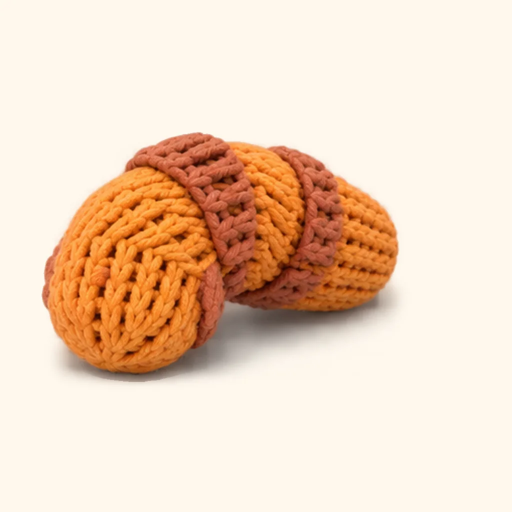 Orange tabby kitten crochet assembly: wrap the tail stripe 3