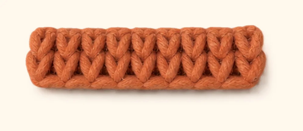 Orange tabby kitten amigurumi: the finished forehead stripe