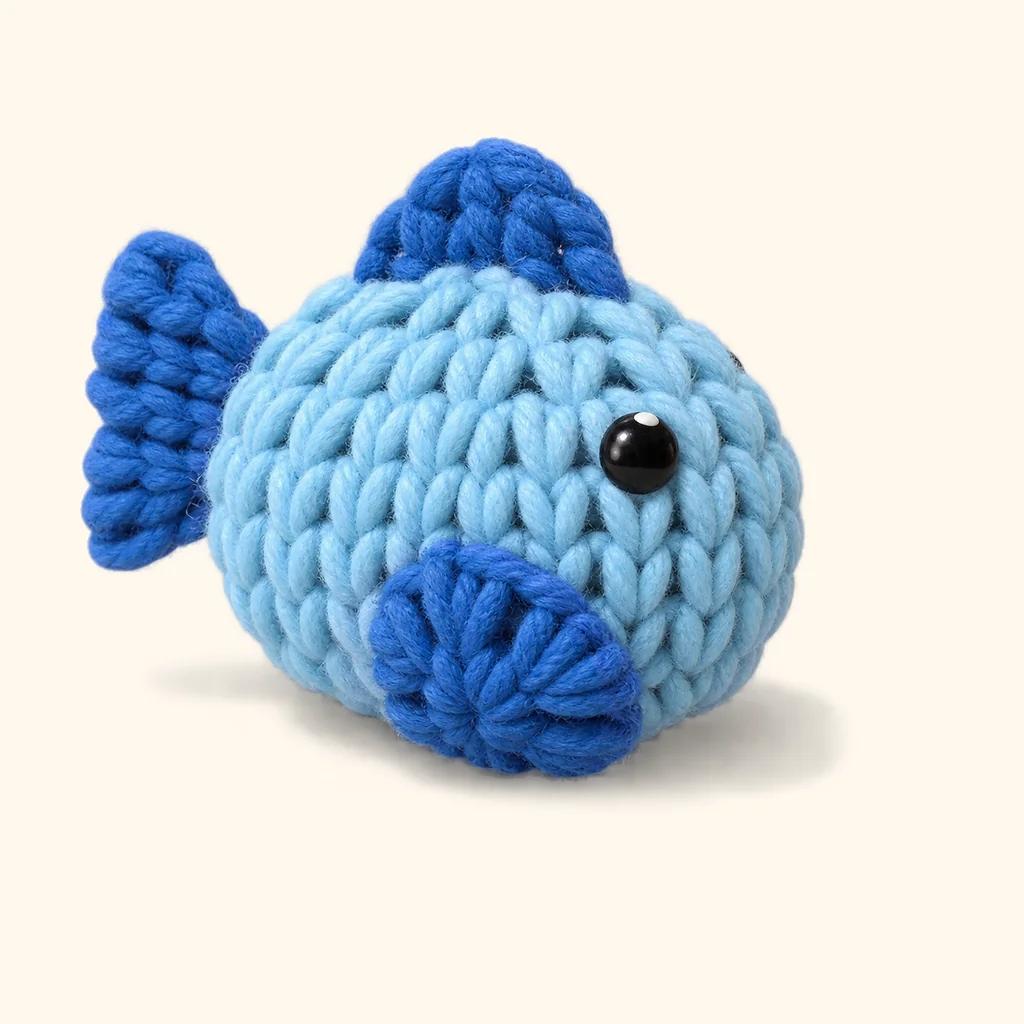 Penguin crochet assembly: sew the fish eye shine