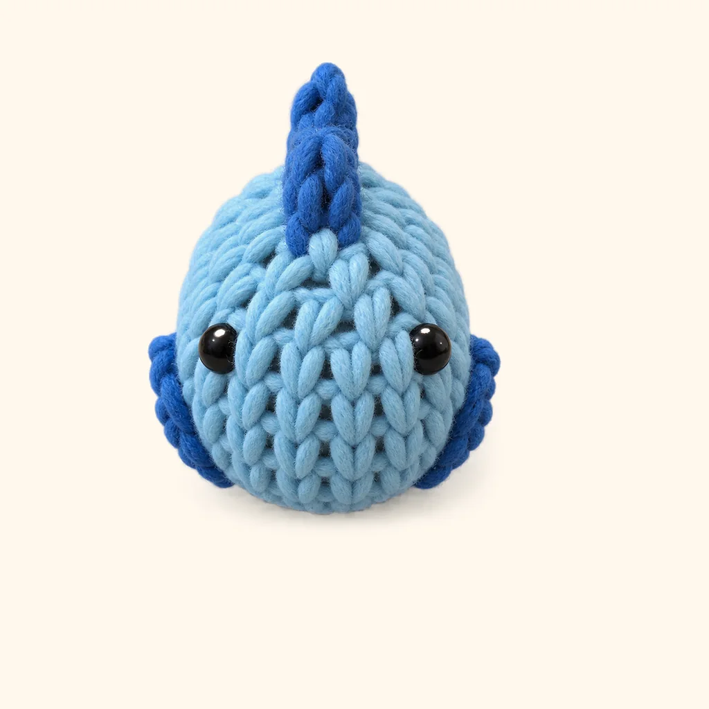 Penguin crochet assembly: sew the fish eye shine (other side)