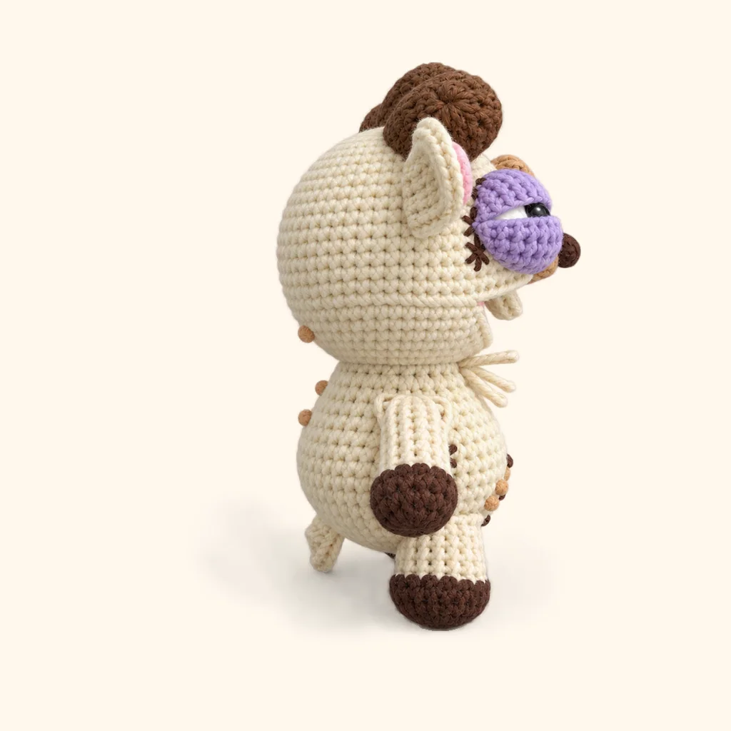 Rogue goat crochet assembly: sew the back of head freckle two