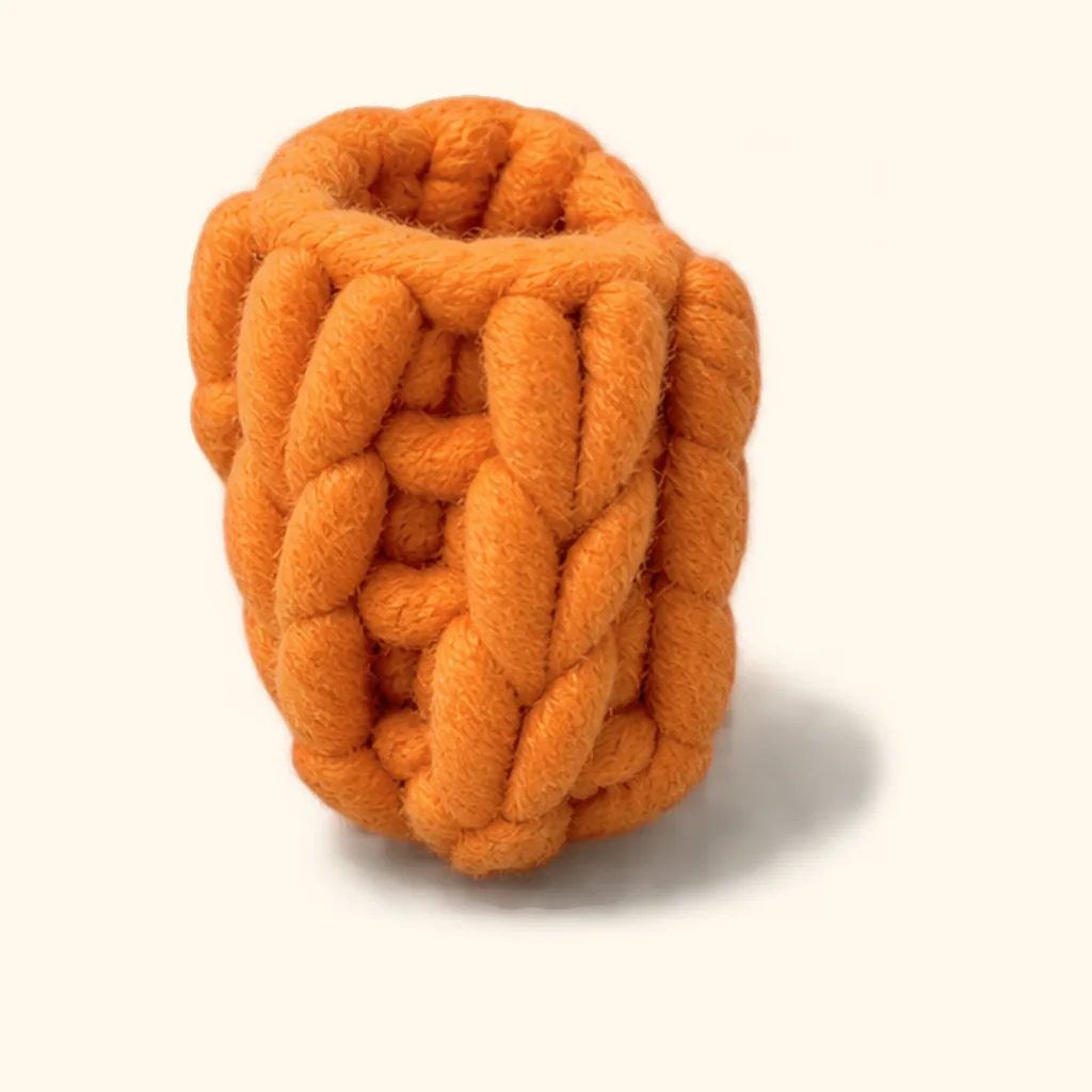 Snowman amigurumi: the finished carrot nose