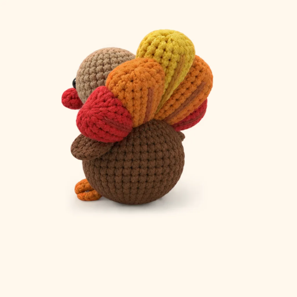 Turkey crochet assembly: sew the yellow feather crease, front